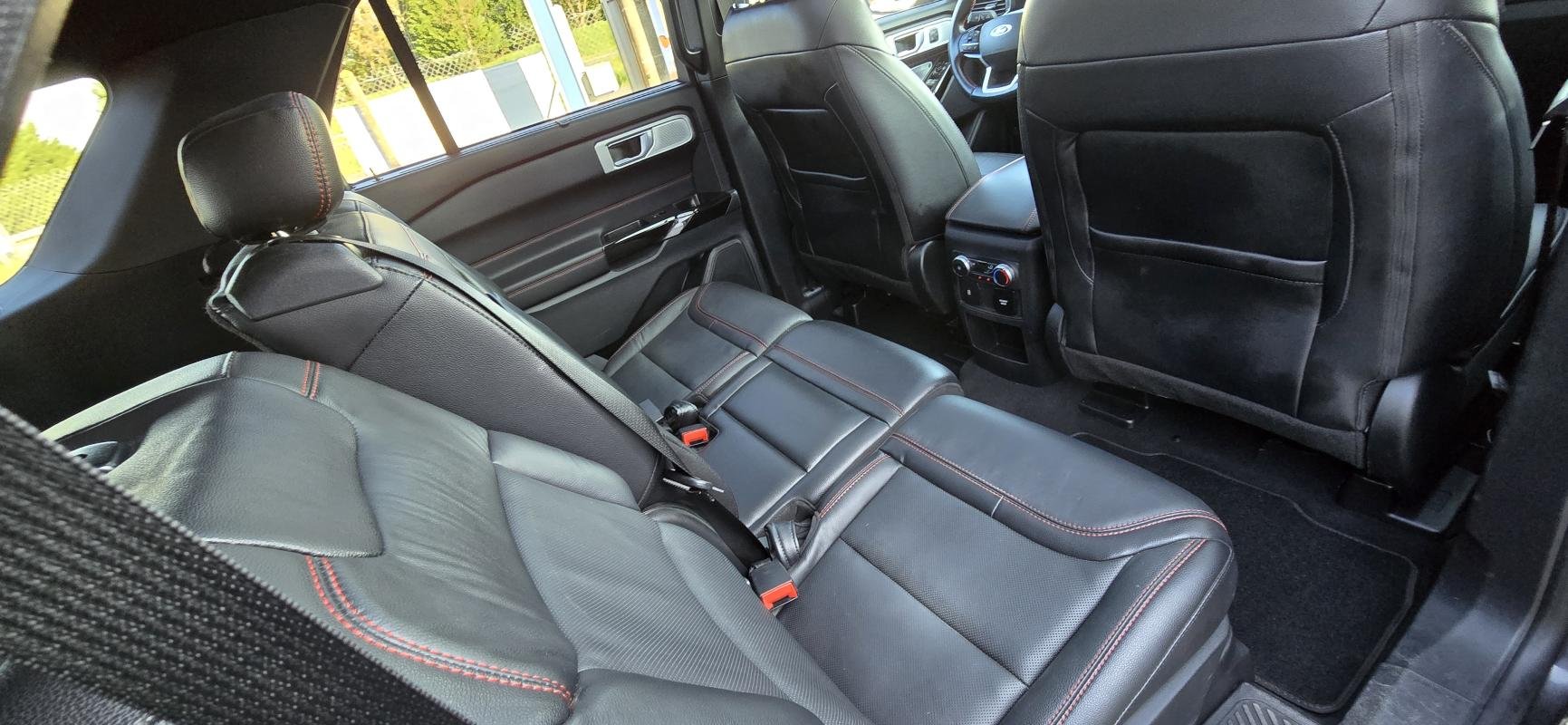 Ford Explorer - Photo 9