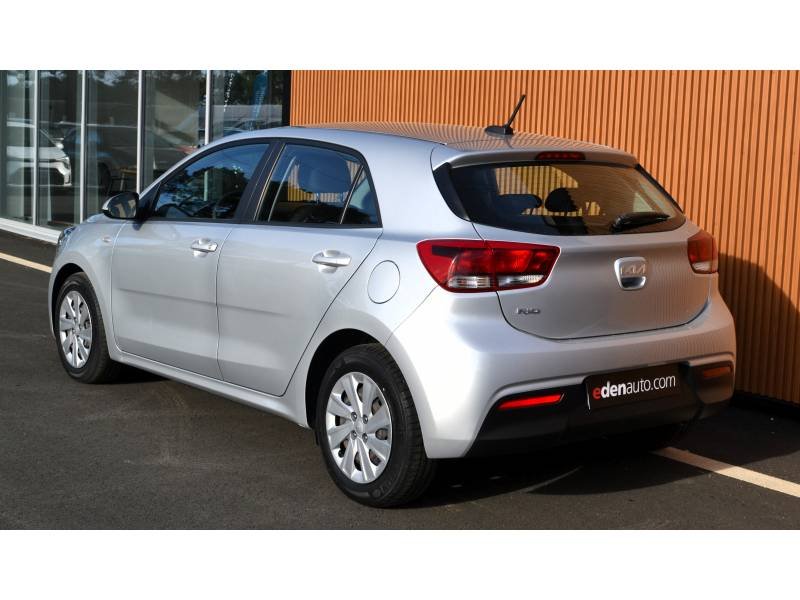 Kia Rio - Photo 12