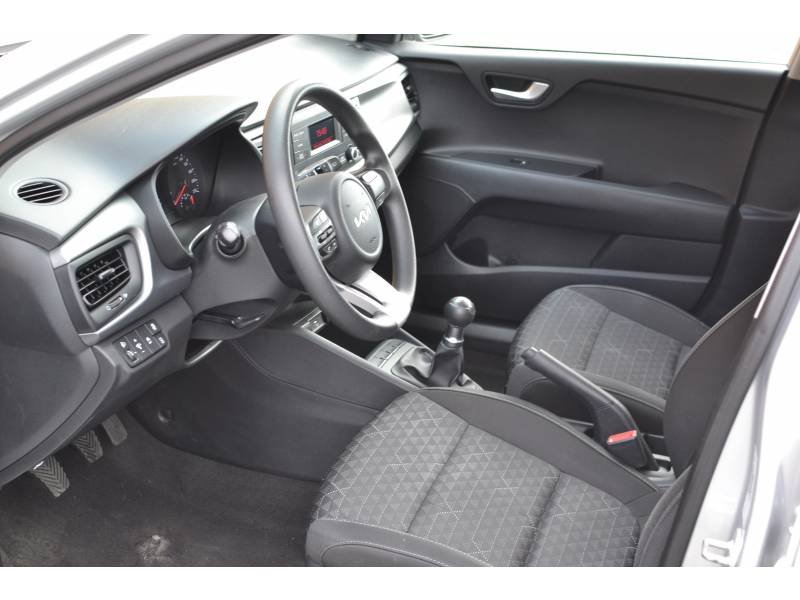 Kia Rio - Photo 13