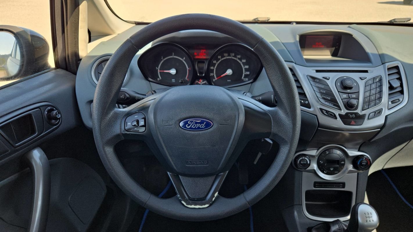 Ford Fiesta - Photo 23
