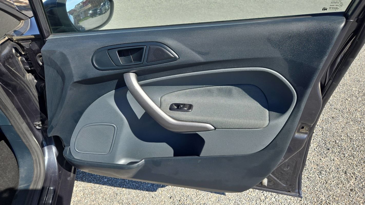 Ford Fiesta - Photo 24