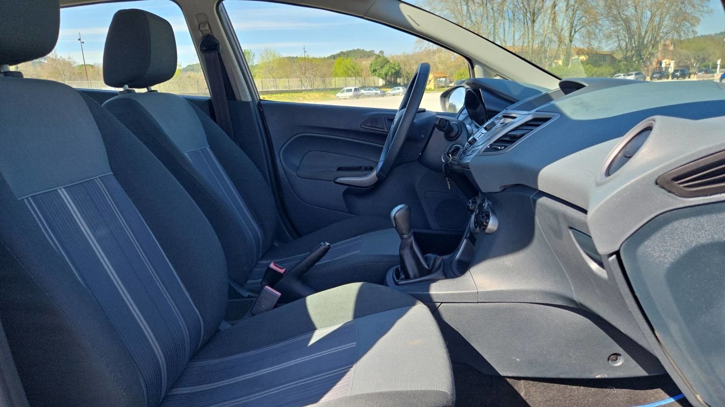 Ford Fiesta - Photo 27