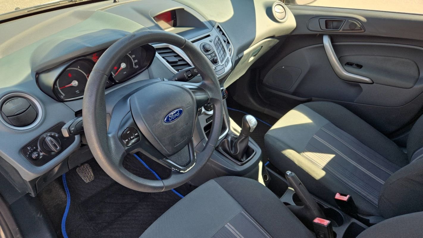 Ford Fiesta - Photo 8