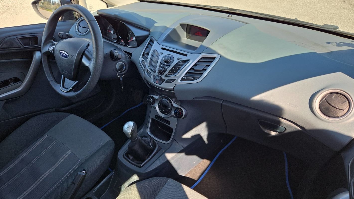 Ford Fiesta - Photo 10