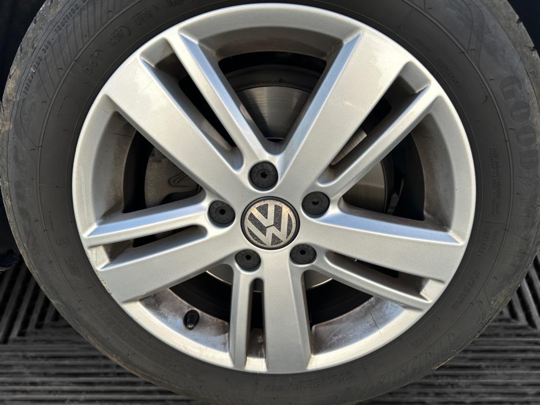 Volkswagen Touran - Photo 21