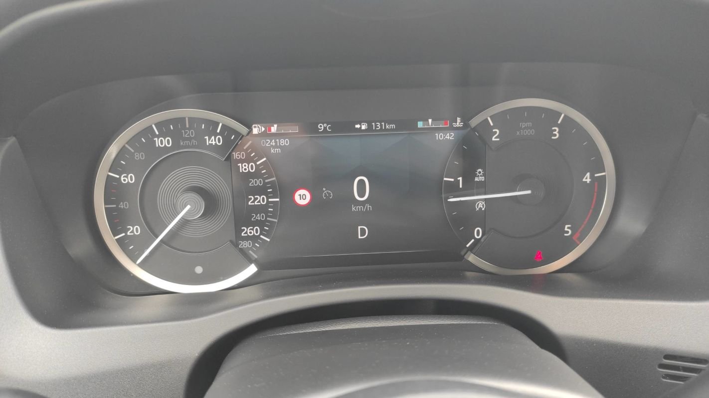Jaguar XE - Photo 12