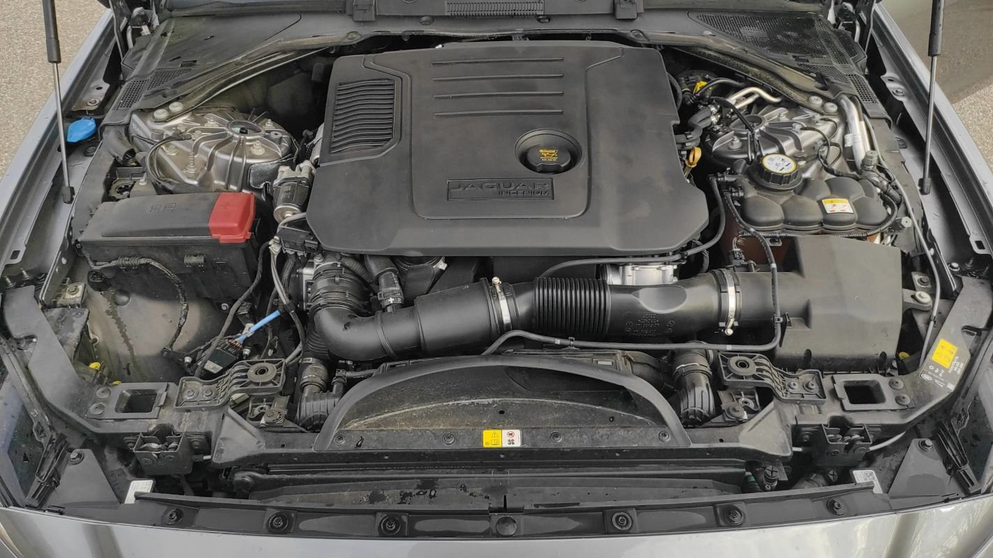 Jaguar XE - Photo 15