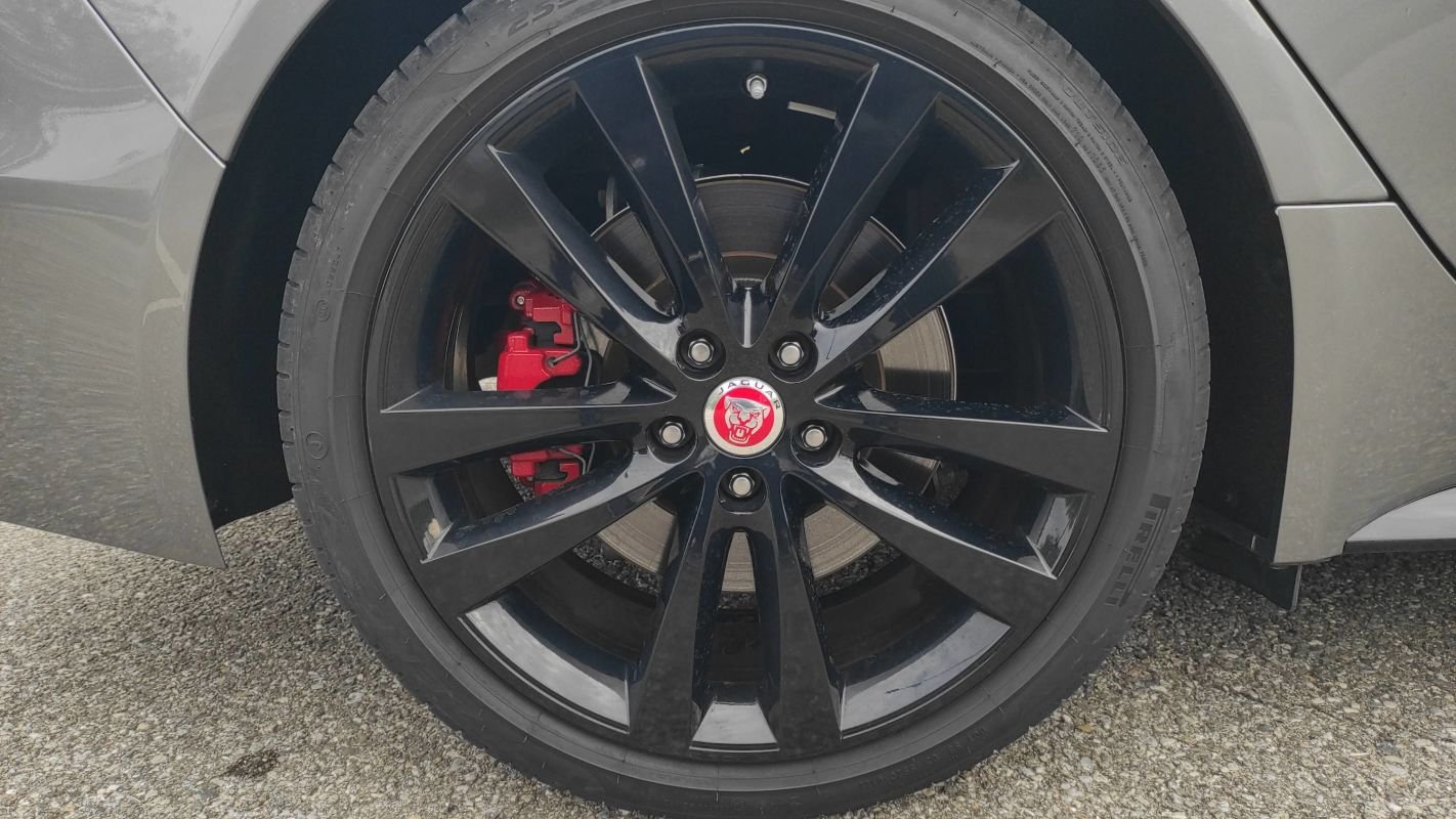 Jaguar XE - Photo 16