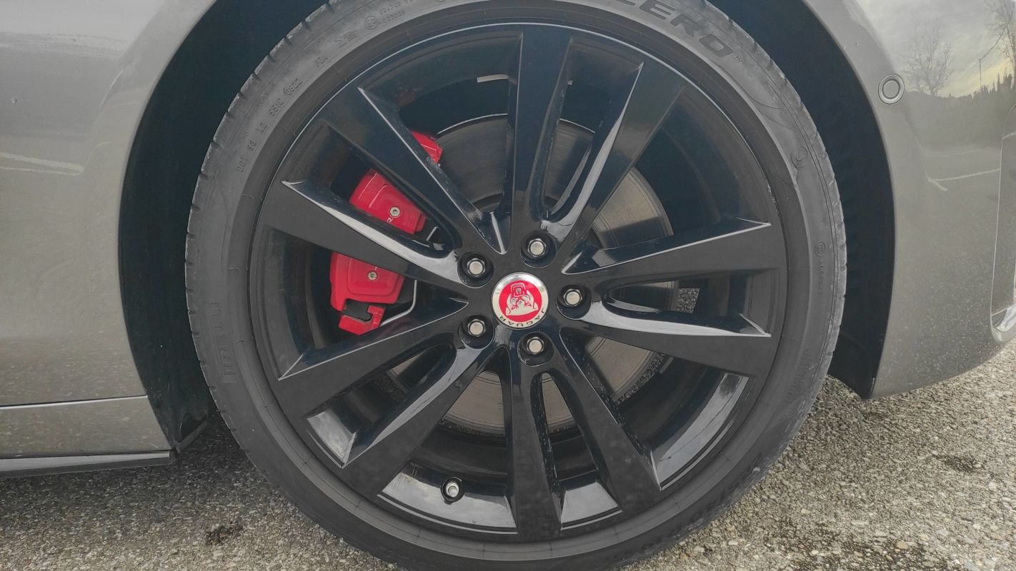 Jaguar XE - Photo 17