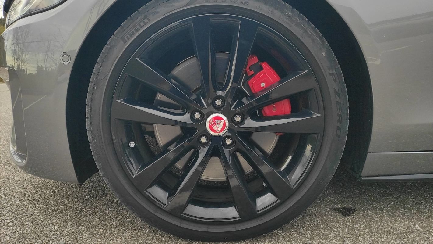 Jaguar XE - Photo 18