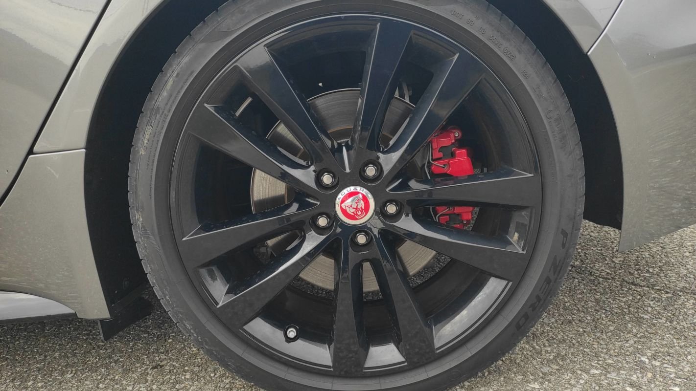 Jaguar XE - Photo 19