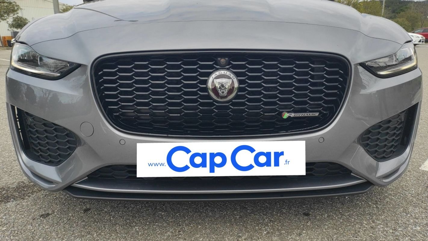 Jaguar XE - Photo 20