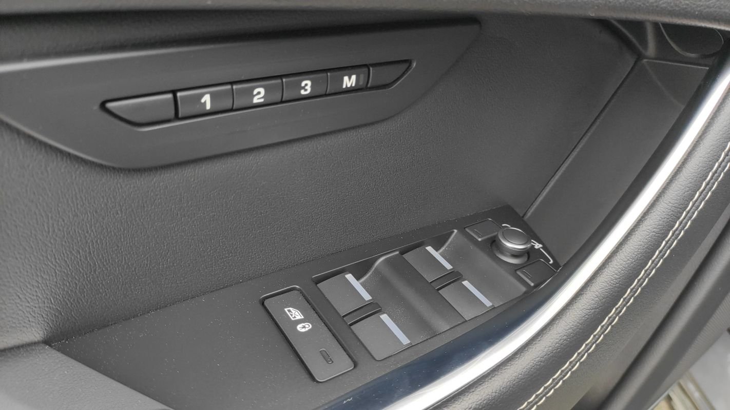 Jaguar XE - Photo 23