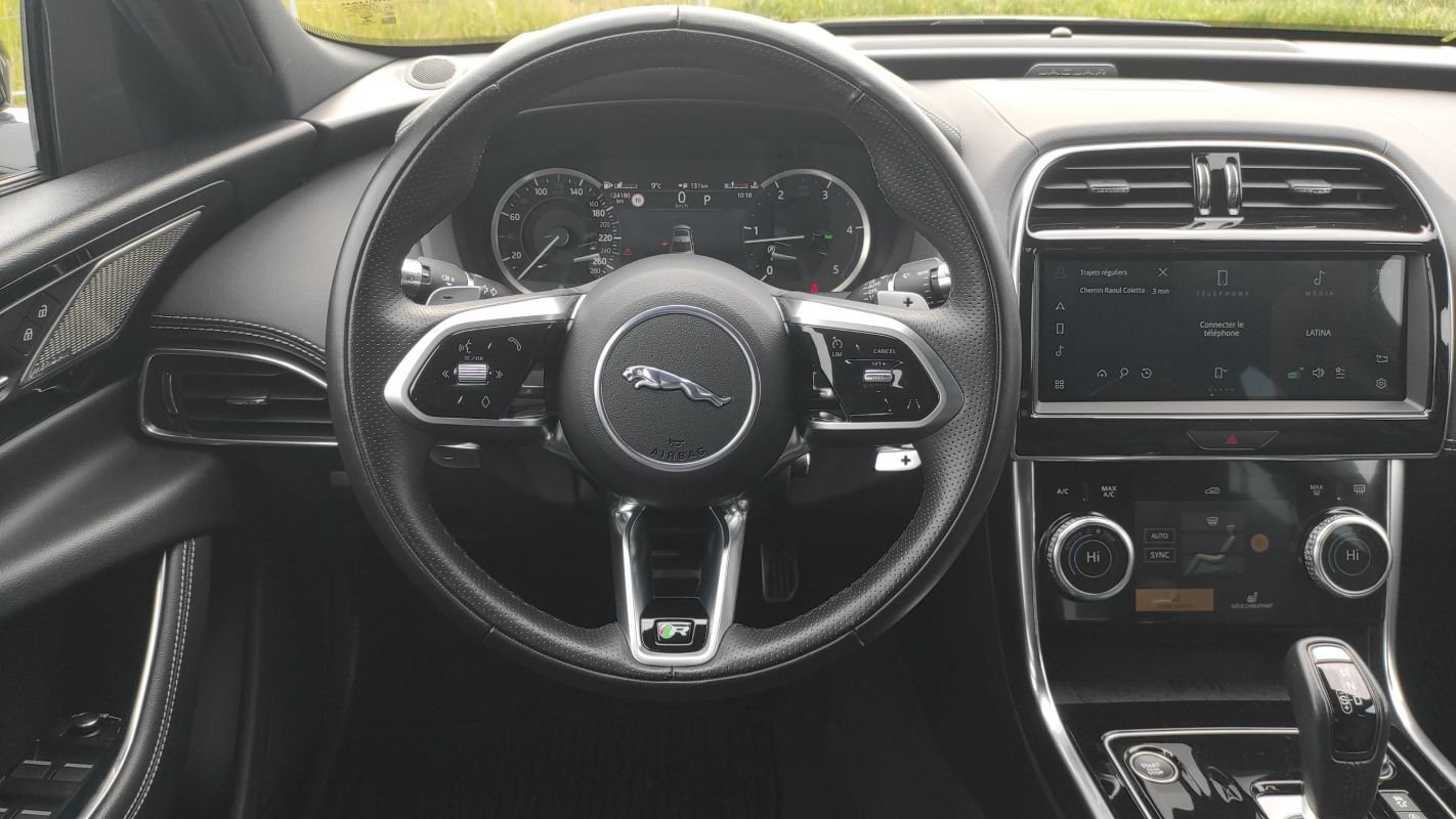 Jaguar XE - Photo 24