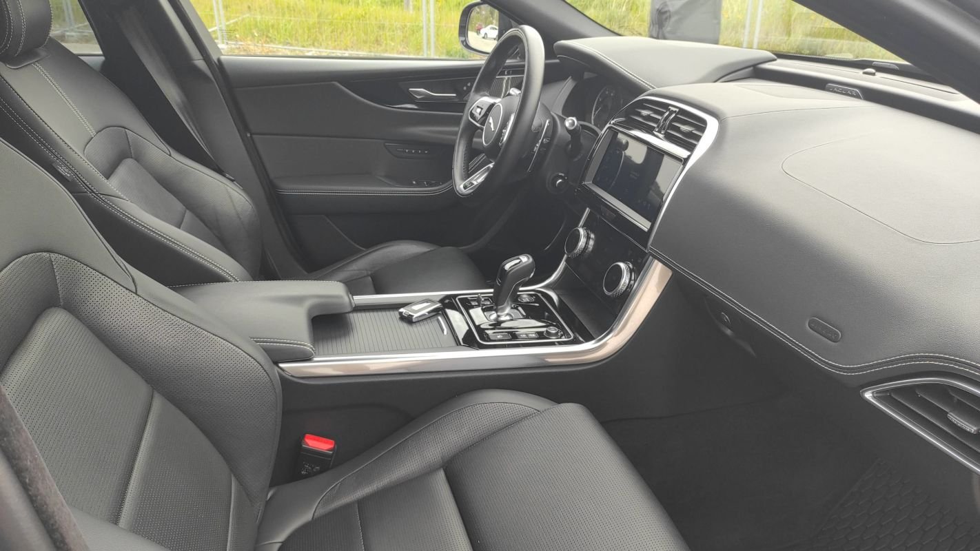 Jaguar XE - Photo 26