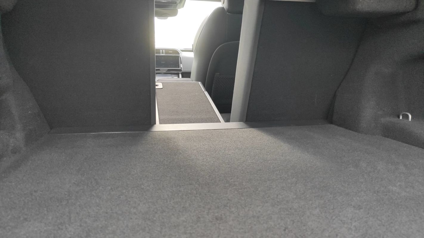Jaguar XE - Photo 27
