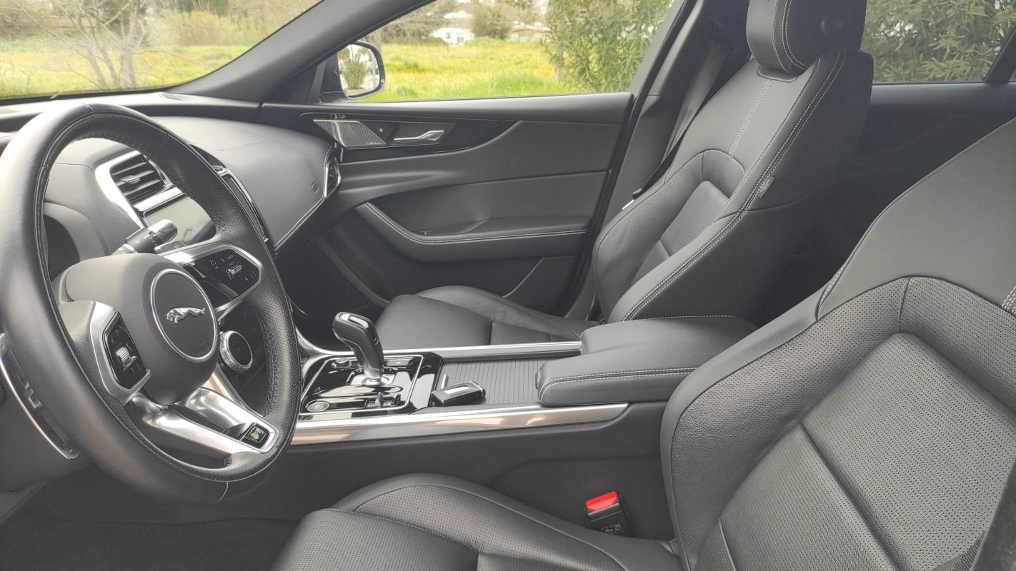 Jaguar XE - Photo 28