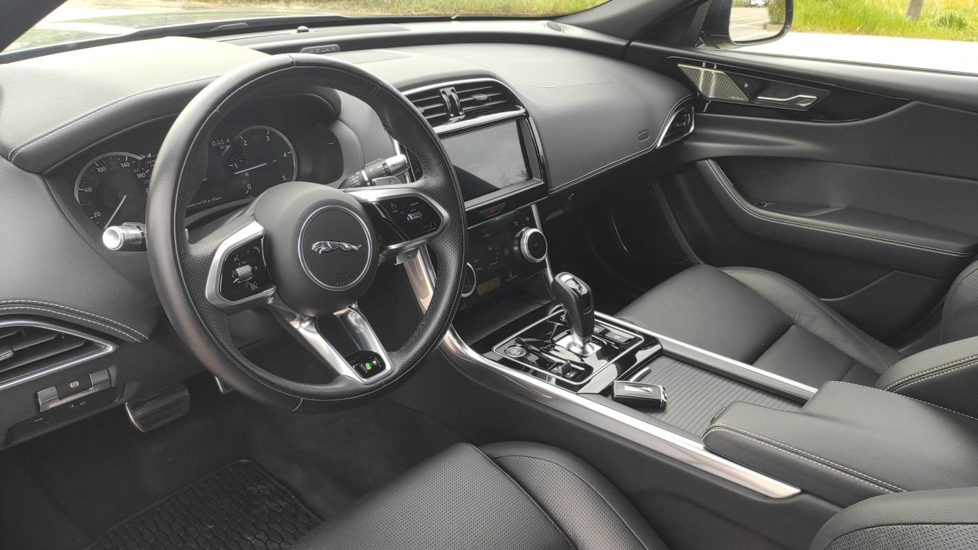 Jaguar XE - Photo 8