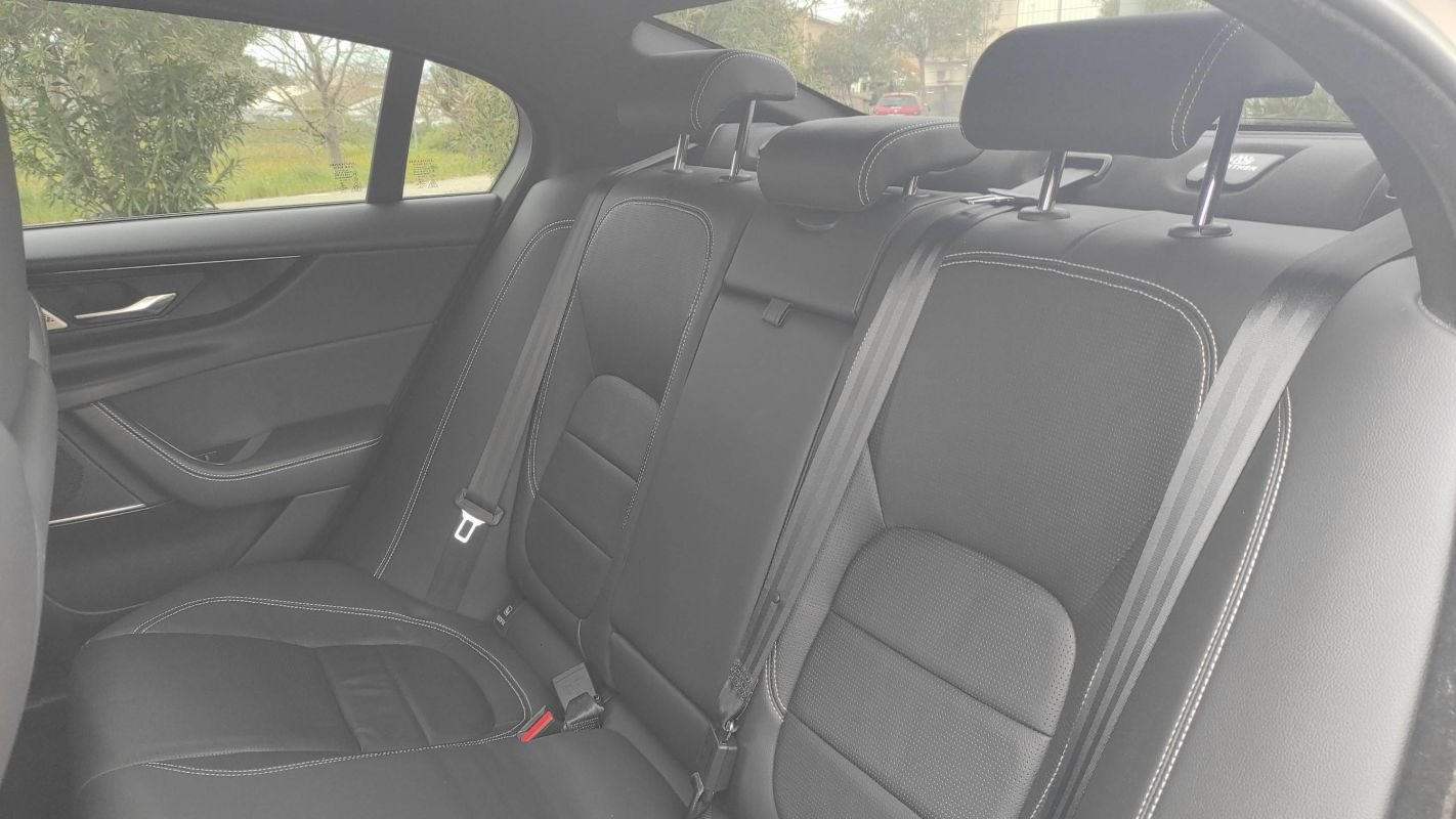 Jaguar XE - Photo 9