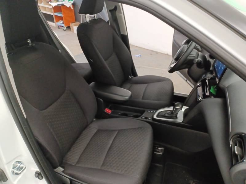 Toyota Yaris - Photo 12