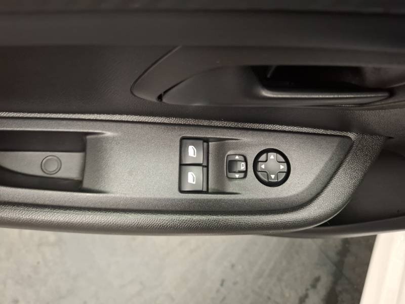 Peugeot 208 affaire - Photo 26