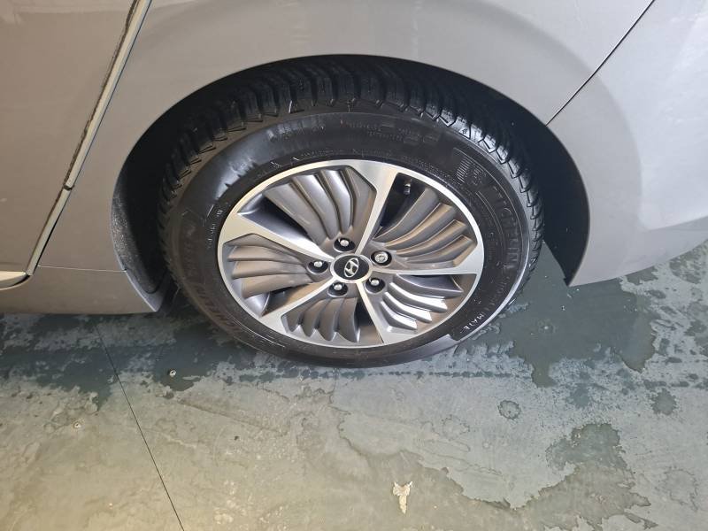 Hyundai Ioniq - Photo 15