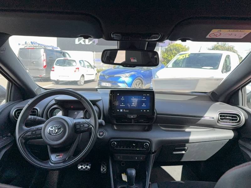 Toyota Yaris - Photo 11