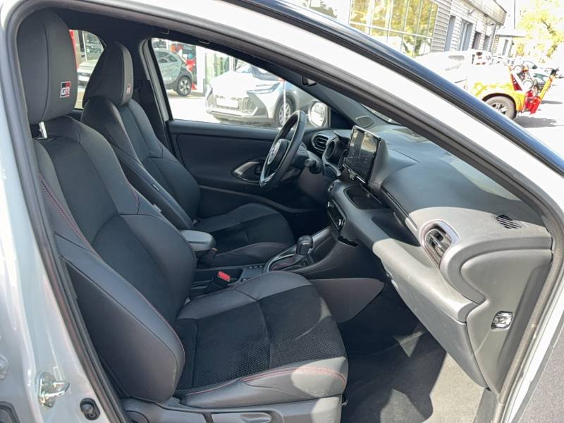 Toyota Yaris - Photo 12