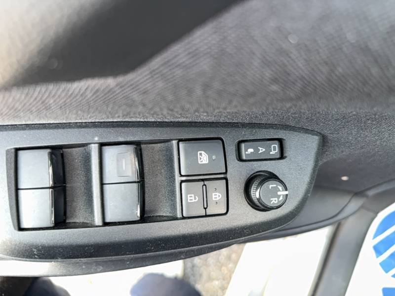 Toyota Yaris - Photo 16