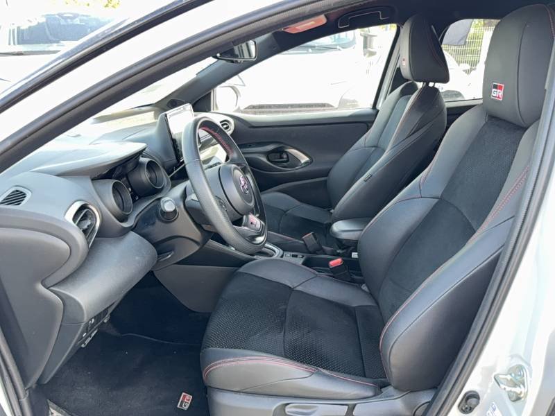 Toyota Yaris - Photo 10