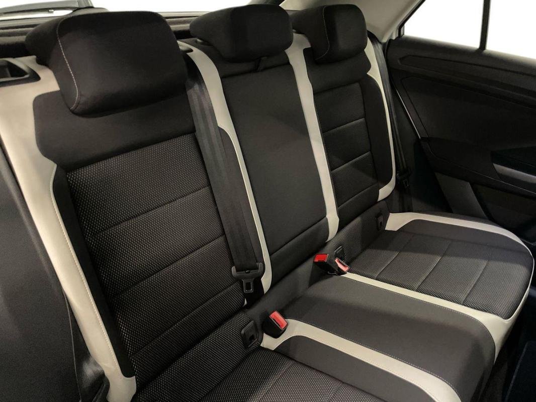 Volkswagen T-Roc - Photo 23