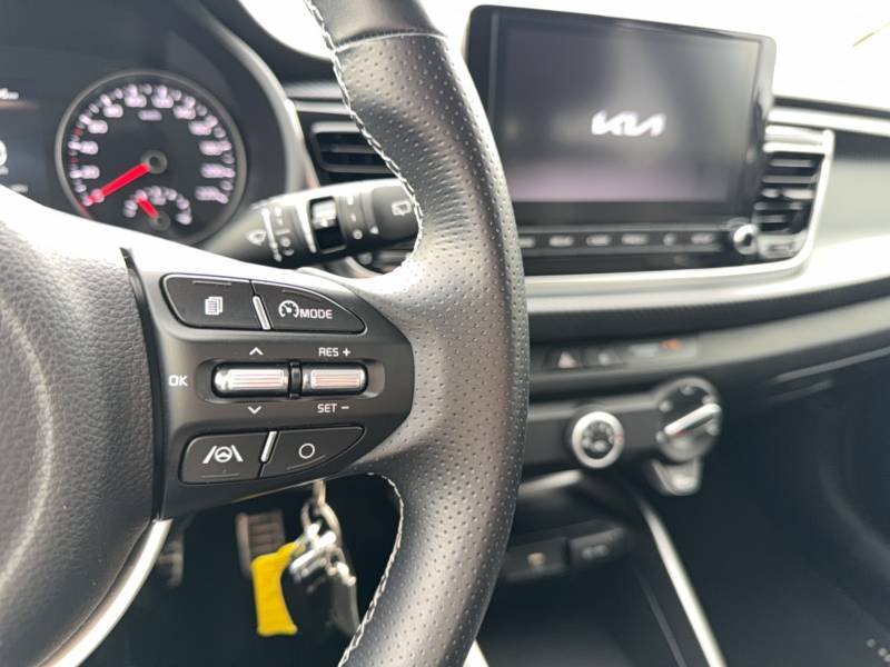 Kia Rio - Photo 24