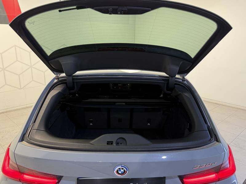 BMW Série 3 - Photo 18