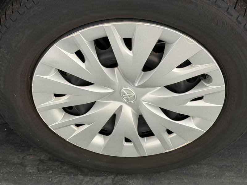 Toyota Yaris - Photo 12