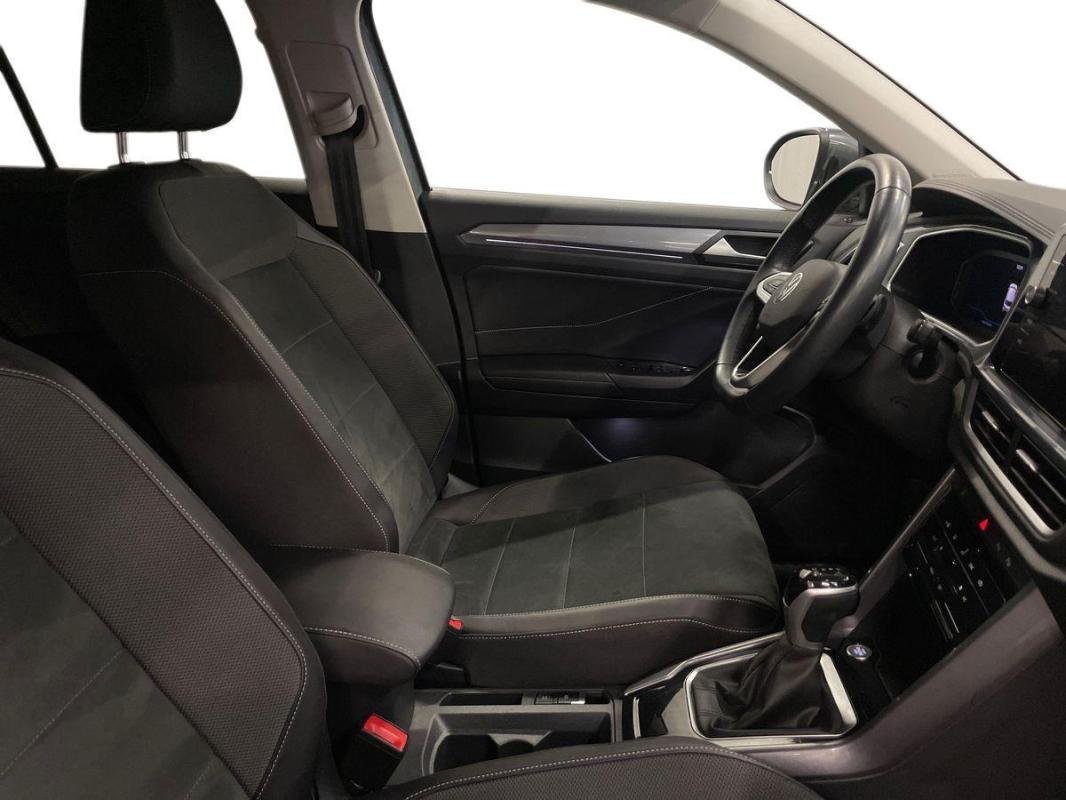 Volkswagen T-Roc - Photo 13