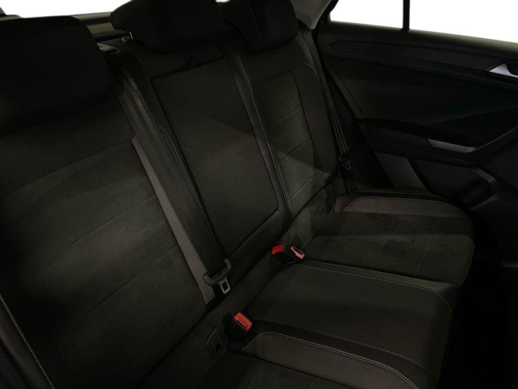 Volkswagen T-Roc - Photo 23