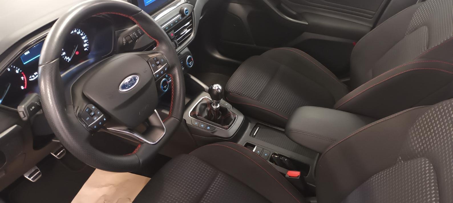 Ford Focus - Photo 12