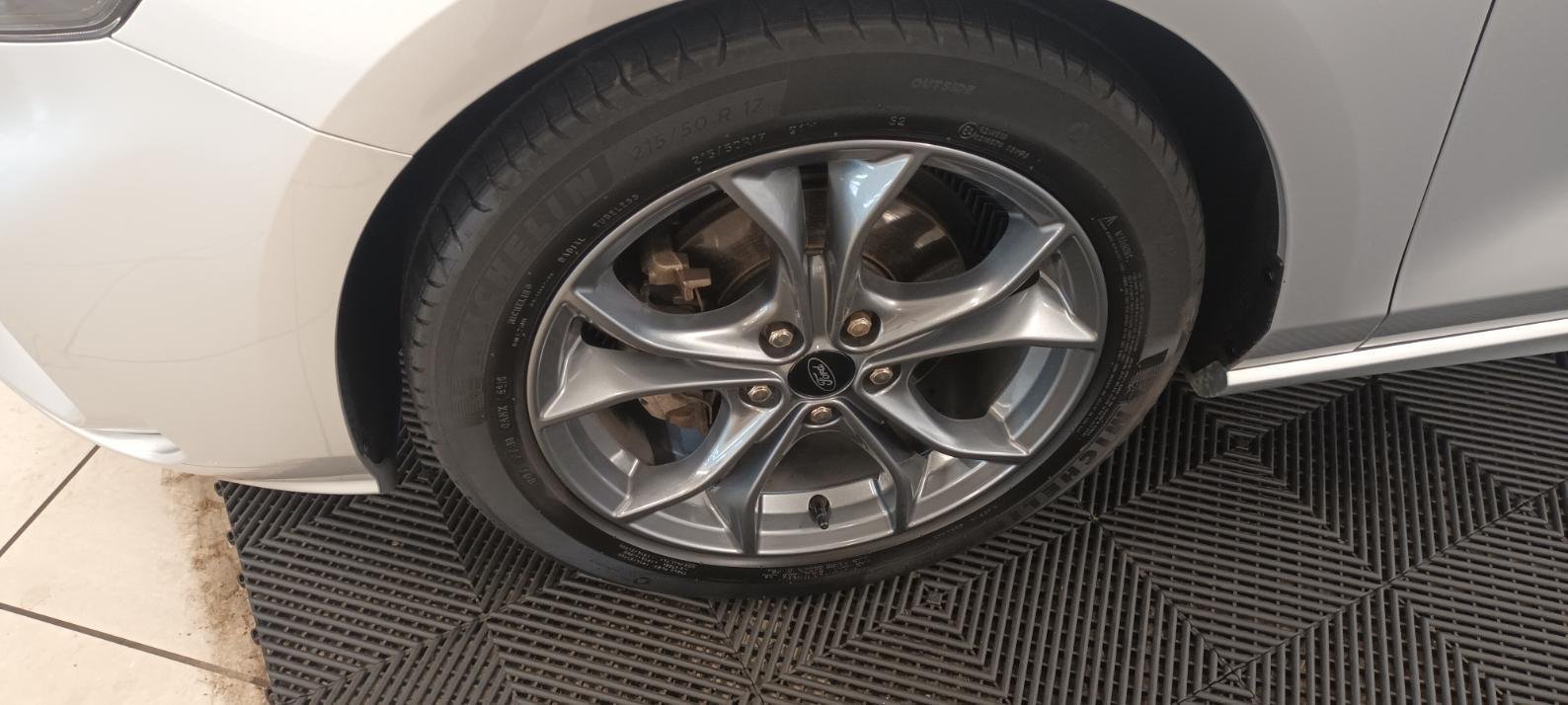 Ford Focus - Photo 3