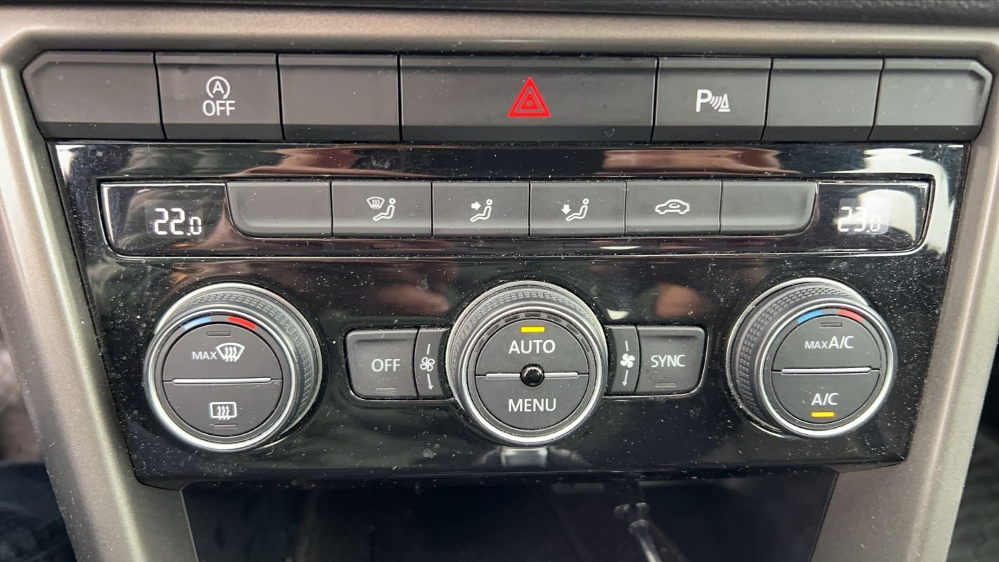 Volkswagen T-Roc - Photo 26