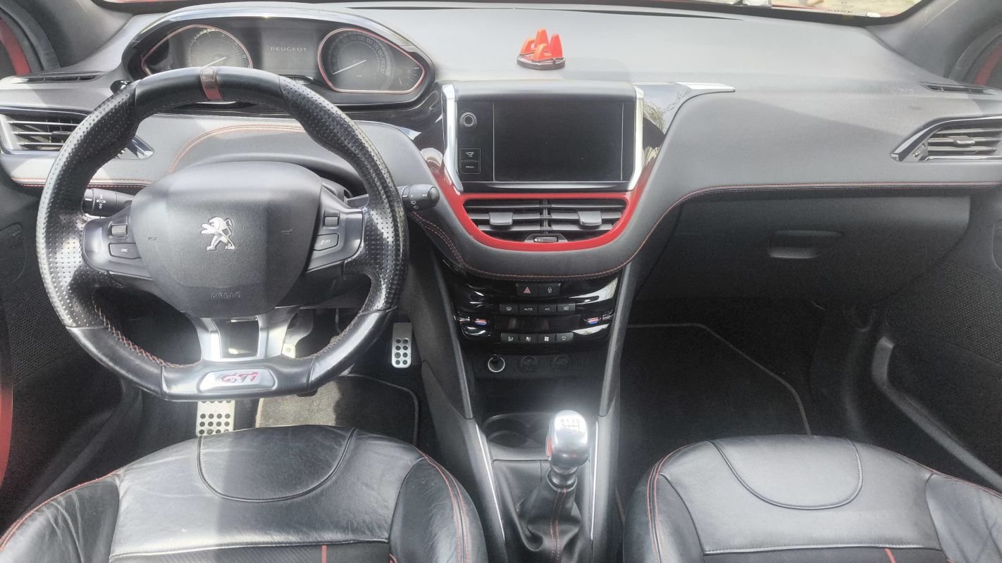 Peugeot 208 - Photo 11