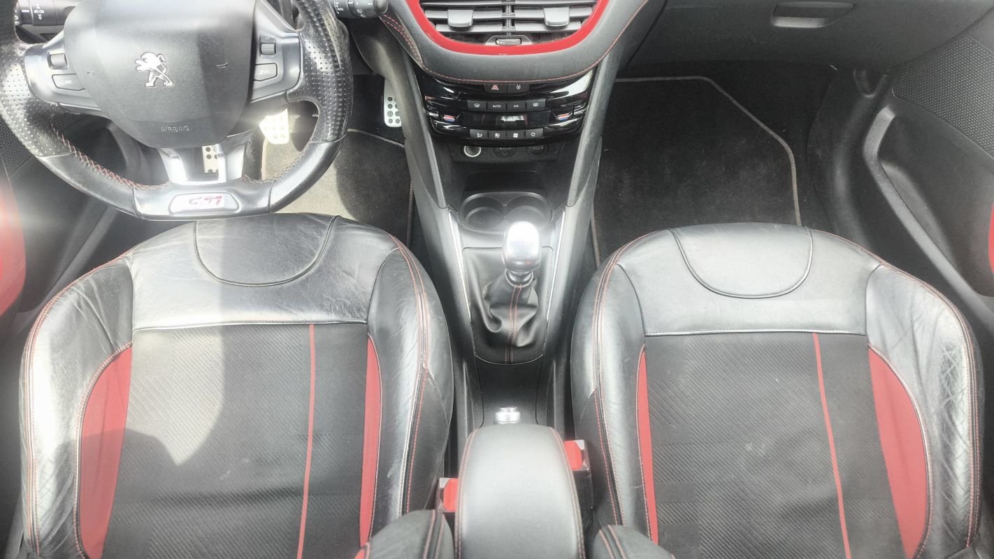 Peugeot 208 - Photo 13