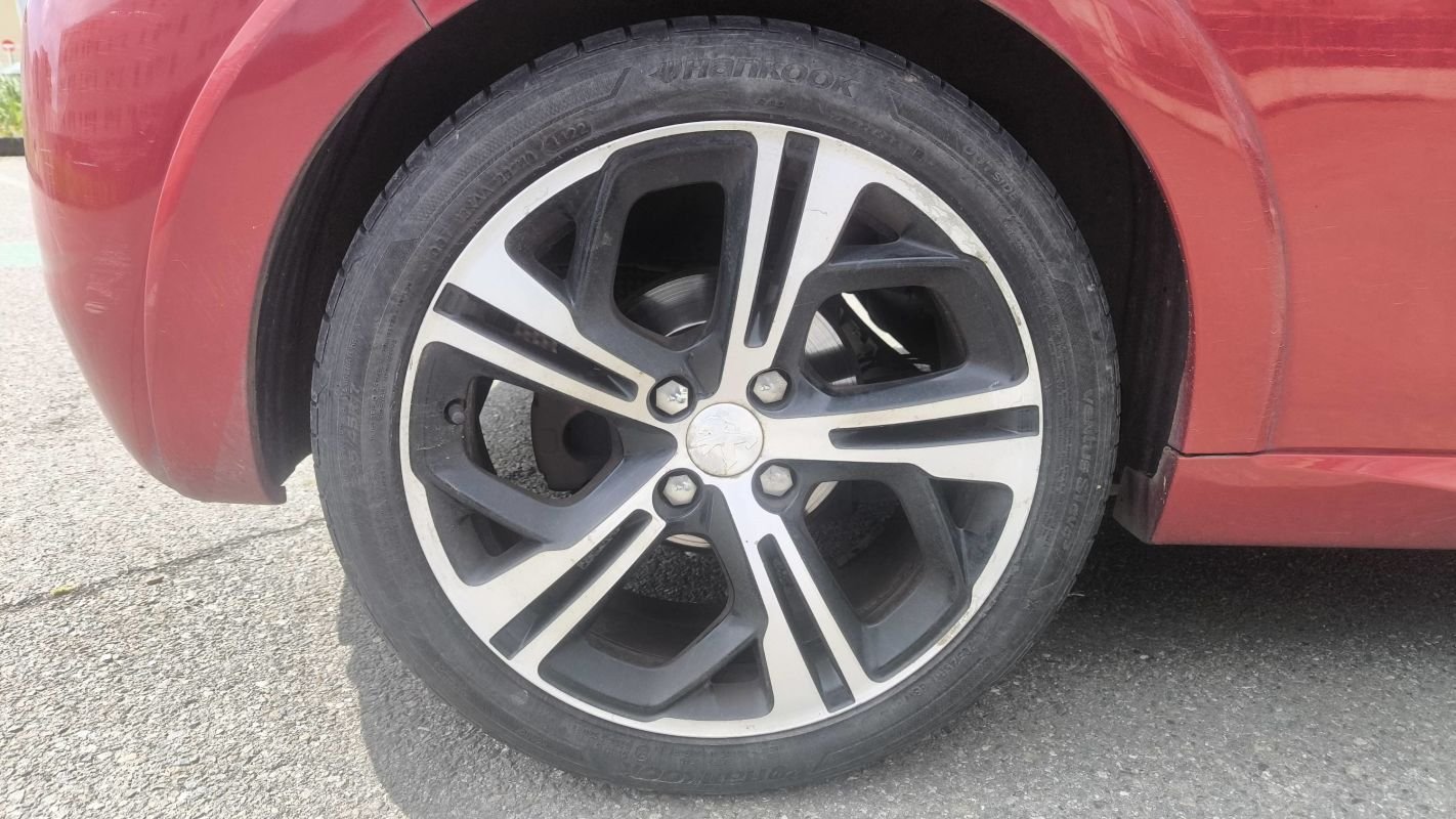 Peugeot 208 - Photo 16
