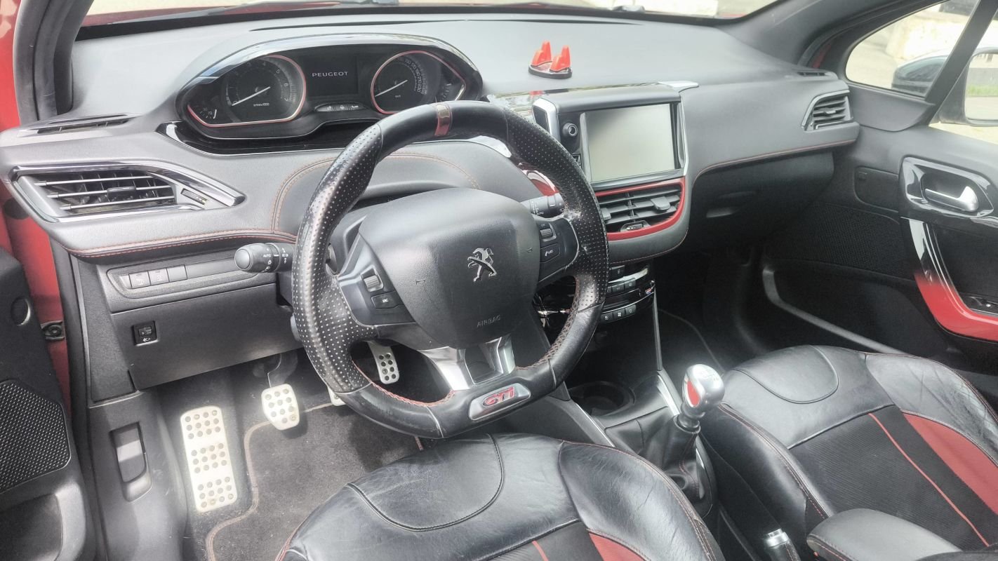 Peugeot 208 - Photo 8