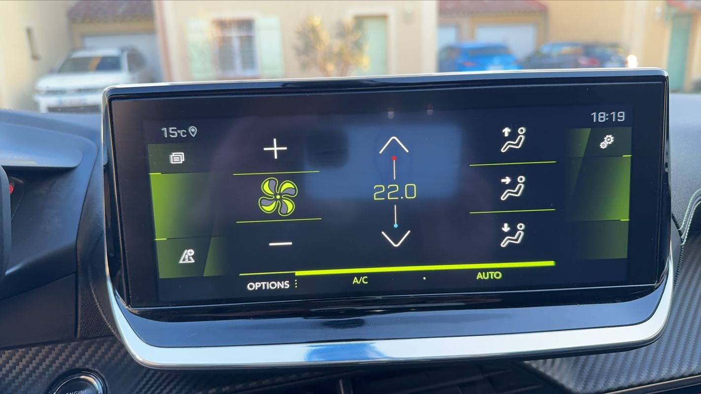 Peugeot 208 - Photo 28