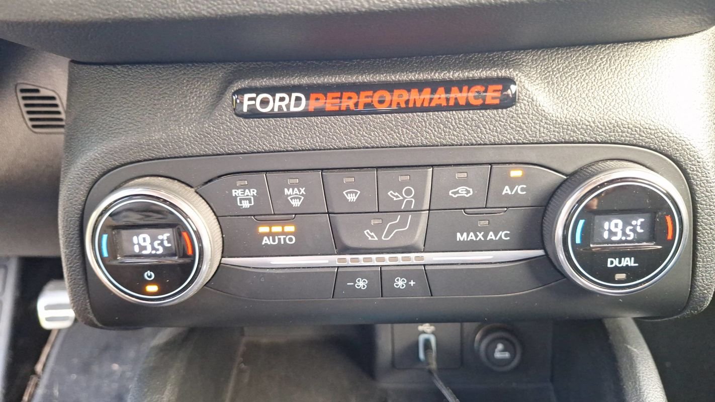 Ford Focus - Photo 26