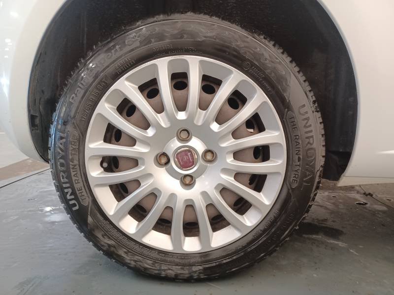 Fiat Grande Punto - Photo 9