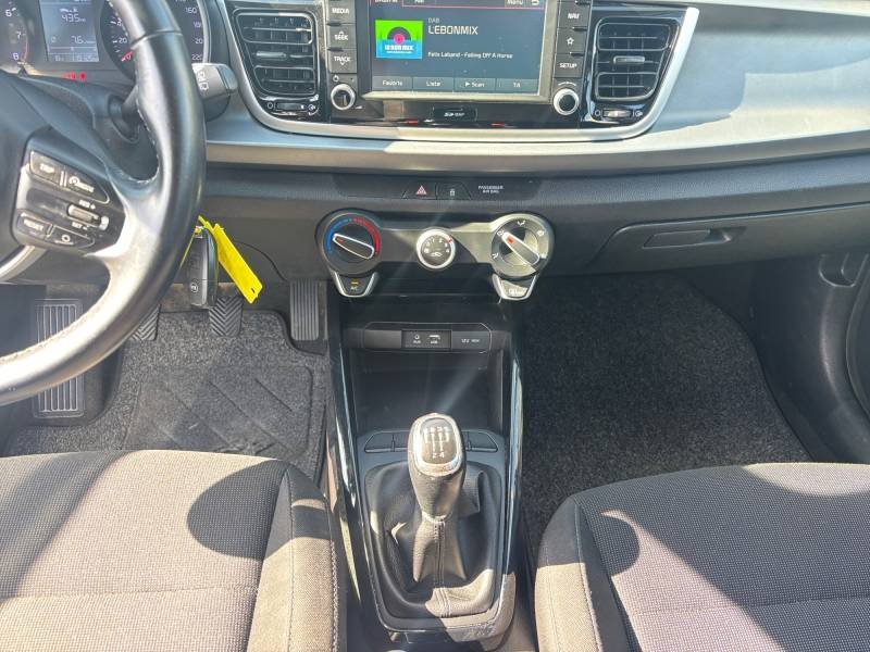 Kia Rio - Photo 11