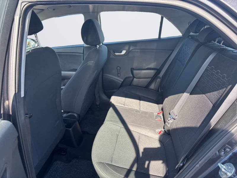 Kia Rio - Photo 13