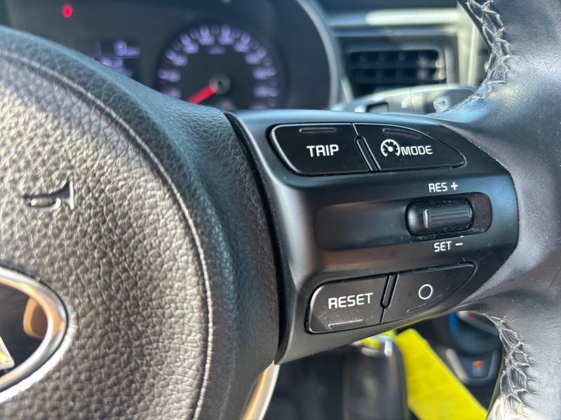 Kia Rio - Photo 22