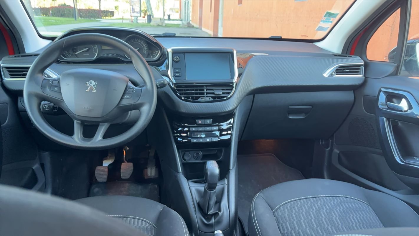Peugeot 208 - Photo 11